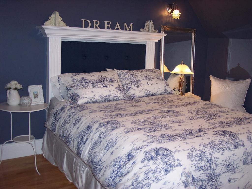 The Maples Bed And Breafast 호텔 앵거스 객실 사진